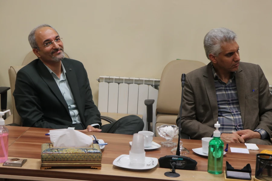 حضور اساتید مأمور در دانشگاه بسیار ارزشمند است. 14