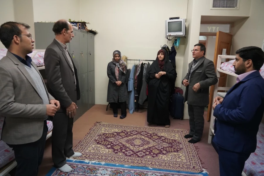 بازدید دکتر کجباف به همراه مدیرکل آموزش و پرورش از خوابگاه های دانشجویی پردیس حضرت فاطمه الزهرا(س) 2