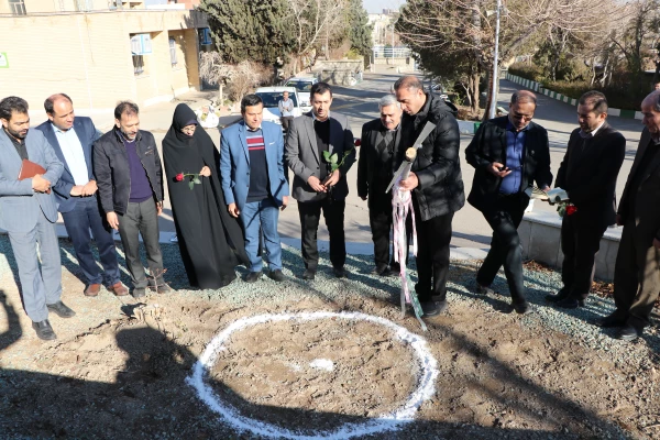 آیین کلنگ زنی ساخت آزمایشگاه علوم پایه مرکز شهیدرجایی اصفهان 4