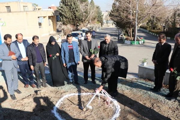 آیین کلنگ زنی ساخت آزمایشگاه علوم پایه مرکز شهیدرجایی اصفهان 5