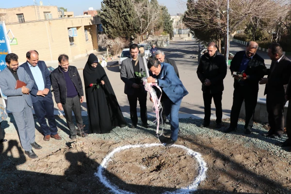 آیین کلنگ زنی ساخت آزمایشگاه علوم پایه مرکز شهیدرجایی اصفهان 8