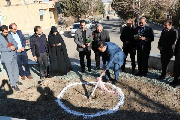 آیین کلنگ زنی ساخت آزمایشگاه علوم پایه مرکز شهیدرجایی اصفهان 6