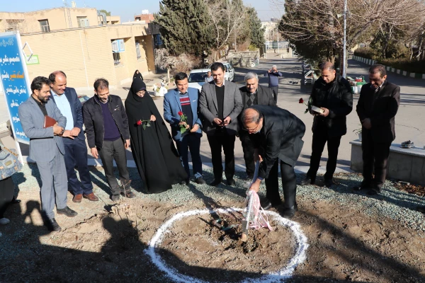 آیین کلنگ زنی ساخت آزمایشگاه علوم پایه مرکز شهیدرجایی اصفهان 11