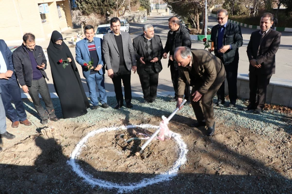 آیین کلنگ زنی ساخت آزمایشگاه علوم پایه مرکز شهیدرجایی اصفهان 12