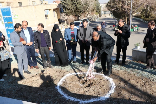 آیین کلنگ زنی ساخت آزمایشگاه علوم پایه مرکز شهیدرجایی اصفهان 10