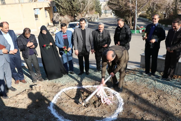 آیین کلنگ زنی ساخت آزمایشگاه علوم پایه مرکز شهیدرجایی اصفهان 13