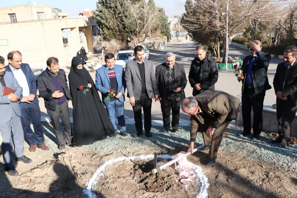 آیین کلنگ زنی ساخت آزمایشگاه علوم پایه مرکز شهیدرجایی اصفهان 14