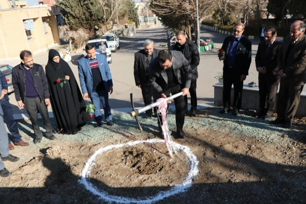 آیین کلنگ زنی ساخت آزمایشگاه علوم پایه مرکز شهیدرجایی اصفهان 15