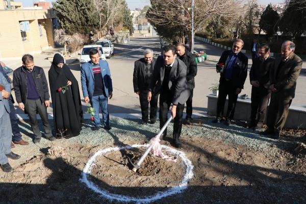 آیین کلنگ زنی ساخت آزمایشگاه علوم پایه مرکز شهیدرجایی اصفهان 16