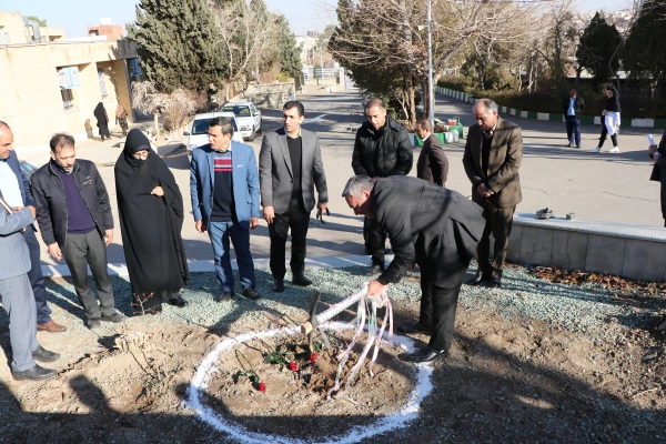 آیین کلنگ زنی ساخت آزمایشگاه علوم پایه مرکز شهیدرجایی اصفهان 18