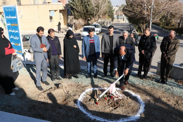 آیین کلنگ زنی ساخت آزمایشگاه علوم پایه مرکز شهیدرجایی اصفهان 19