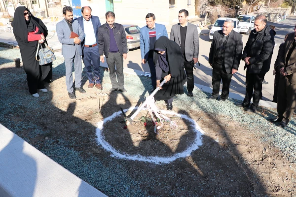 آیین کلنگ زنی ساخت آزمایشگاه علوم پایه مرکز شهیدرجایی اصفهان 20