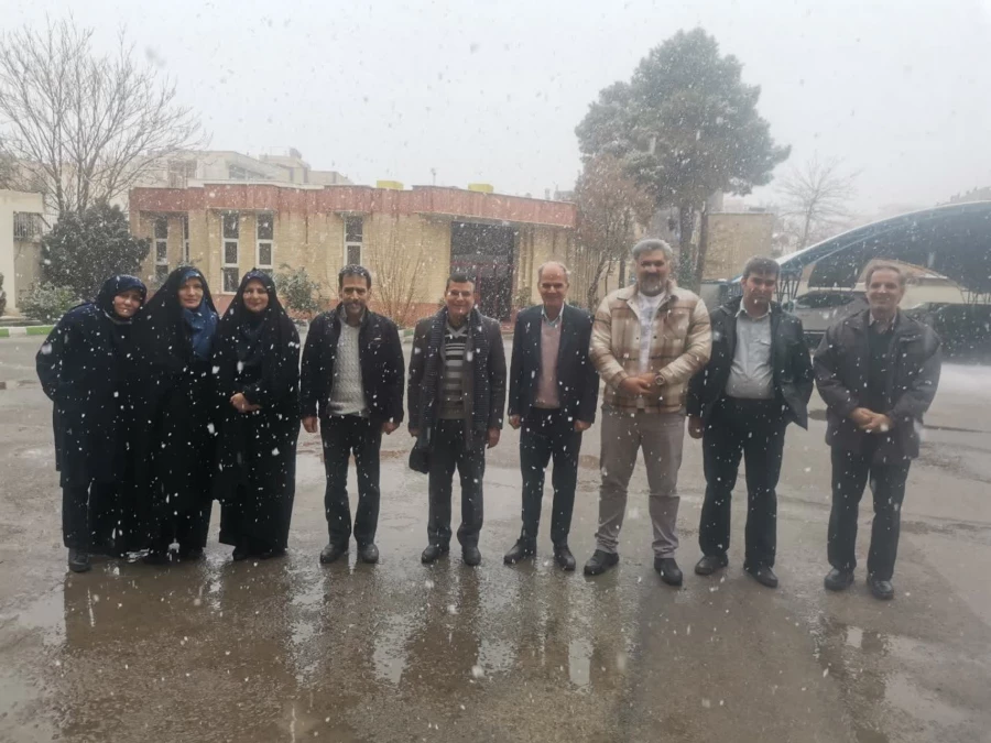 یک روز برفی در مدیریت امور پردیس های دانشگاه فرهنگیان استان اصفهان 4