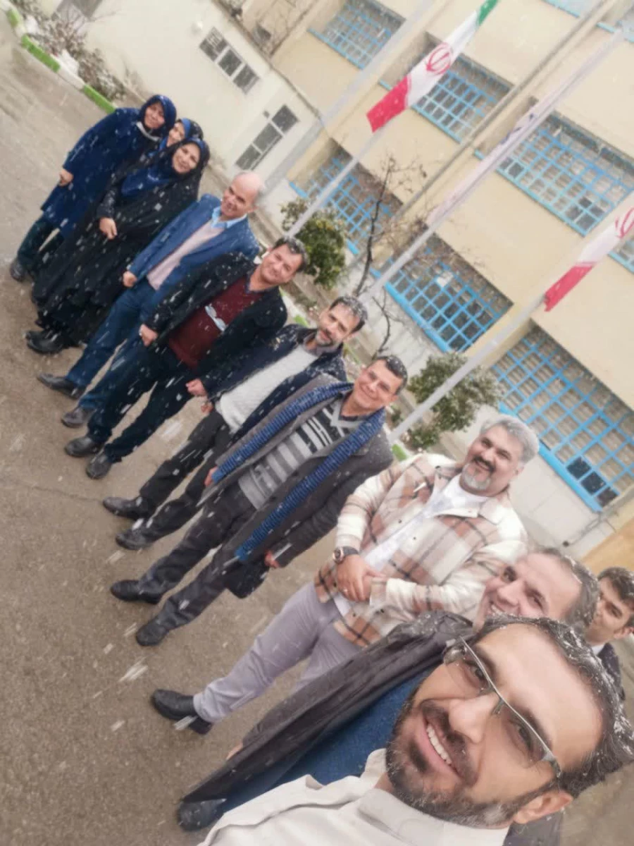 یک روز برفی در مدیریت امور پردیس های دانشگاه فرهنگیان استان اصفهان 6