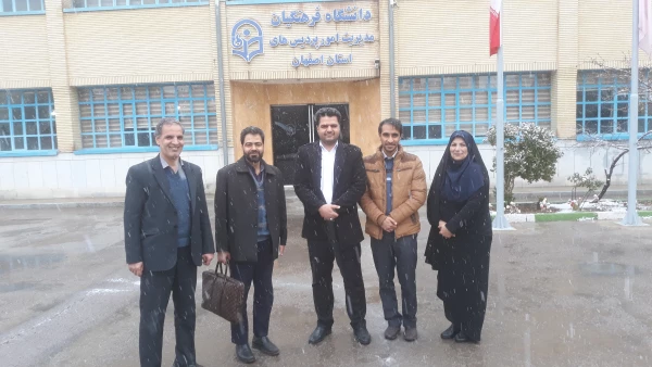 یک روز برفی در مدیریت امور پردیس های دانشگاه فرهنگیان استان اصفهان 11