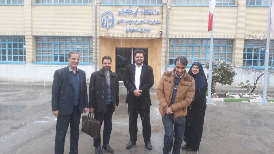 یک روز برفی در مدیریت امور پردیس های دانشگاه فرهنگیان استان اصفهان 12