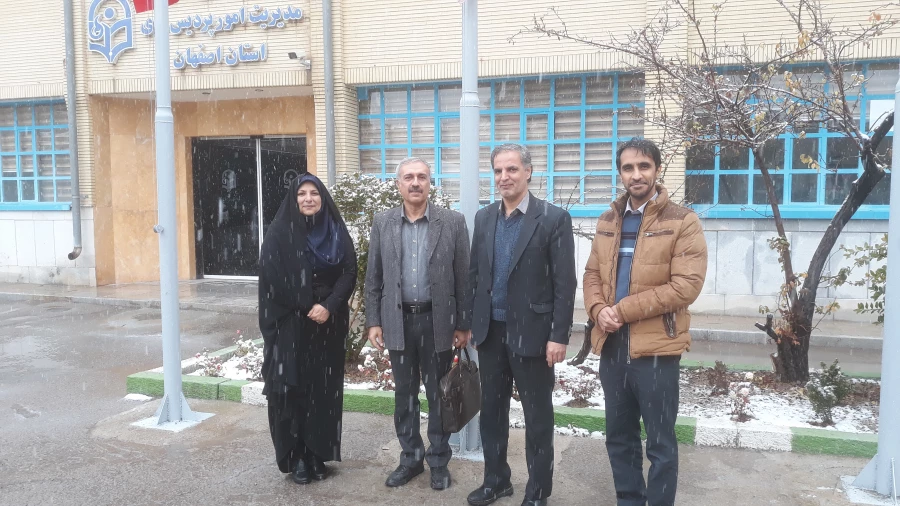 یک روز برفی در مدیریت امور پردیس های دانشگاه فرهنگیان استان اصفهان 13