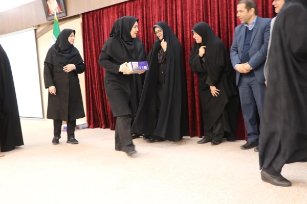 مراسم گرامیداشت مقام زن در پردیس فاطمه الزهرا(س) 10