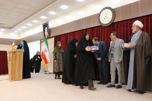 مراسم گرامیداشت مقام زن در پردیس فاطمه الزهرا(س) 15