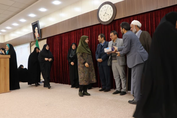 مراسم گرامیداشت مقام زن در پردیس فاطمه الزهرا(س) 16