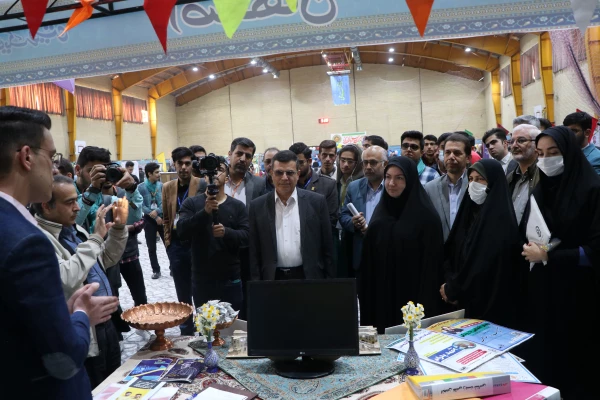 برگزاری نمایشگاه فعالیت های تشکل های دانشجویی دانشگاه فرهنگیان در اصفهان 8