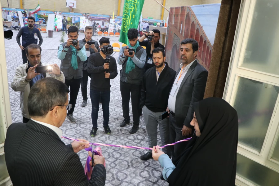 برگزاری نمایشگاه فعالیت های تشکل های دانشجویی دانشگاه فرهنگیان در اصفهان 11