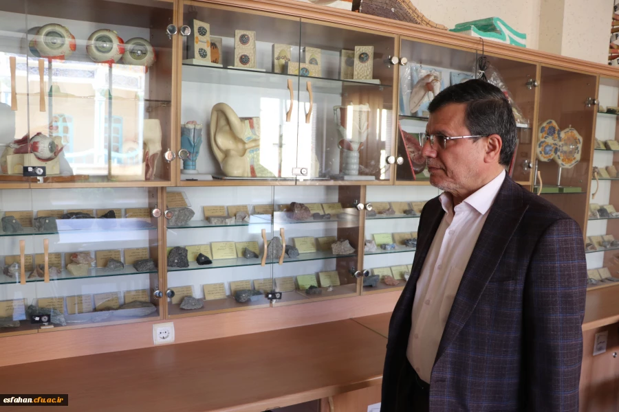 بازدید ریاست محترم دانشگاه فرهنگیان اصفهان از مرکز تحقیقات آموزش و پرورش استان اصفهان

 3