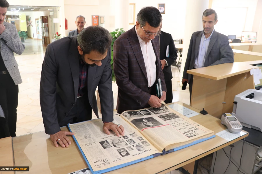 بازدید ریاست محترم دانشگاه فرهنگیان اصفهان از مرکز تحقیقات آموزش و پرورش استان اصفهان

 2