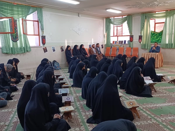 برگزاری محفل قرآنی همراه با ضیافت افطار رمضان در واحد آموزشی کوی امام (ره) 2