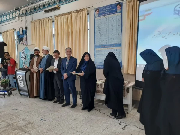 همزمان با تولد حضرت معصومه (س) وروز دختر مراسم جشنی در پردیس فاطمه زهرا (س) واحد کوی امام برگزار گردید 2