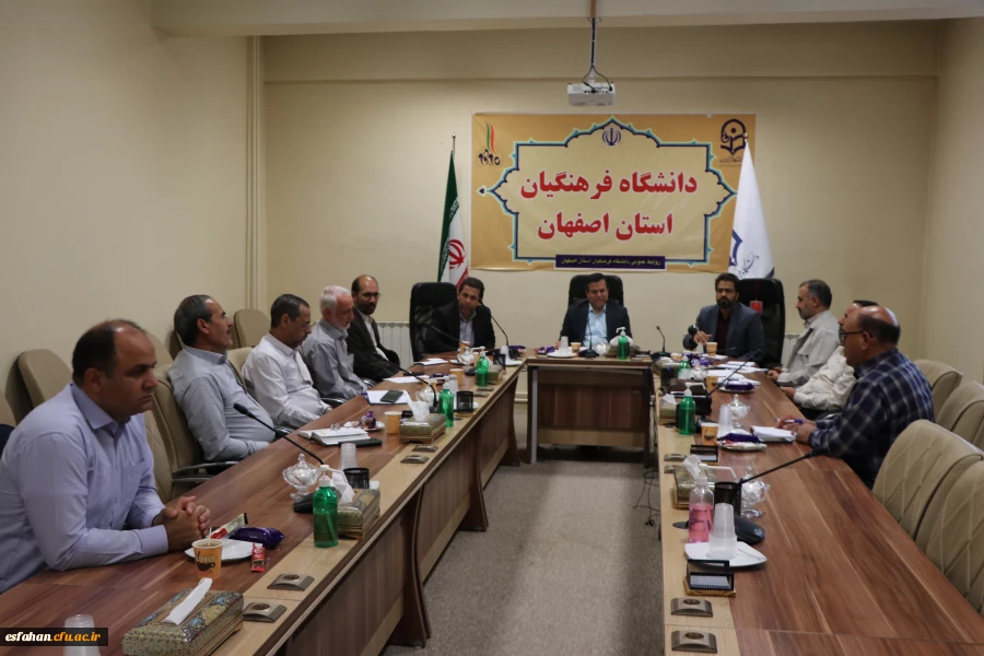 نشست مدیر ان دانشگاه فرهنگیان استان با مسئولین موسسه علمی مطالعاتی جنگ نرم سپاهان 2