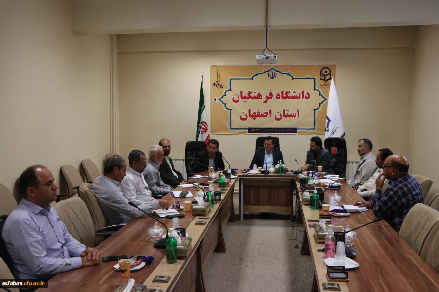 نشست مدیر ان دانشگاه فرهنگیان استان با مسئولین موسسه علمی مطالعاتی جنگ نرم سپاهان 3