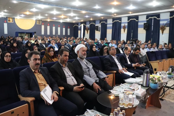 مراسم افتتاحیهٔ دورهٔ توان افزایی و بالندگی سرپرستان سراهای دانشجویی در دانشگاه فرهنگیان استان اصفهان
 5