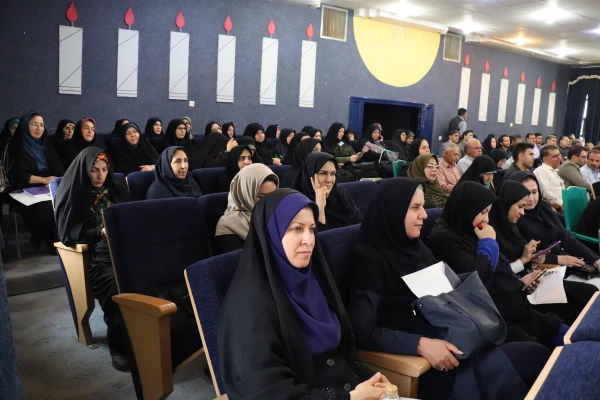 مراسم افتتاحیهٔ دورهٔ توان افزایی و بالندگی سرپرستان سراهای دانشجویی در دانشگاه فرهنگیان استان اصفهان
 8