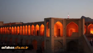 گردش و بازدید دانشجویان از پل خواجو و باغ گل های اصفهان