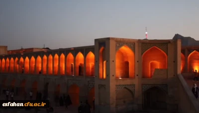 گردش و بازدید دانشجویان از پل خواجو و باغ گل های اصفهان