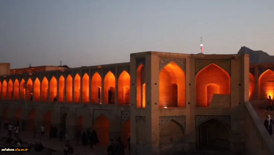 گردش و بازدید دانشجویان از بناهای تاریخی و باغ گل های اصفهان