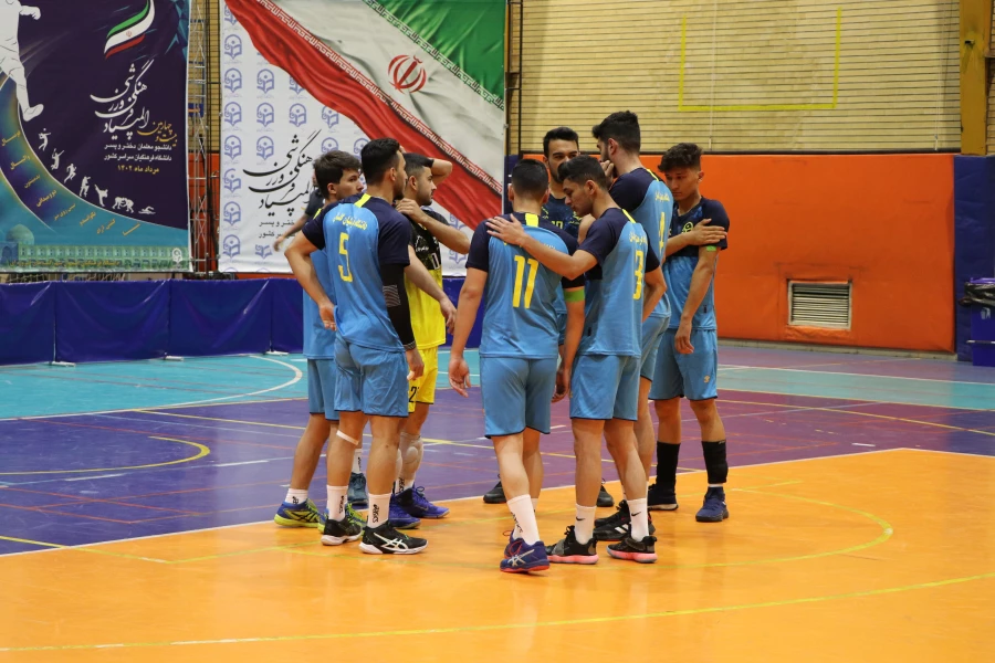 آغاز مسابقات والیبال 8