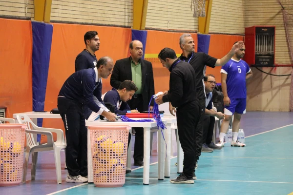 آغاز مسابقات والیبال 25