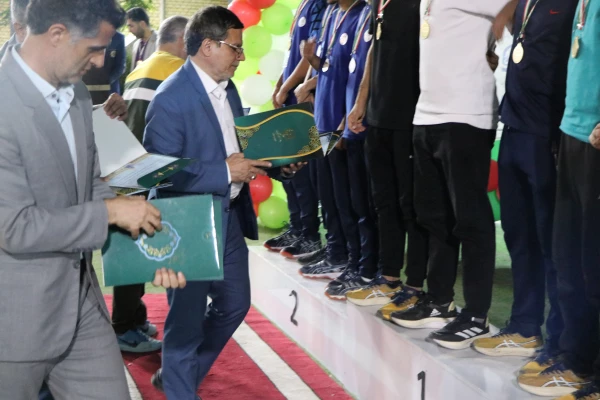 مراسم اختتامیه و اهدای مدال سه نفر برتر مسابقات دومیدانی بیست و چهارمین دوره المپیاد فرهنگی ورزشی دانشجو معلمان پسر دانشگاه فرهنگیان کل کشور 18