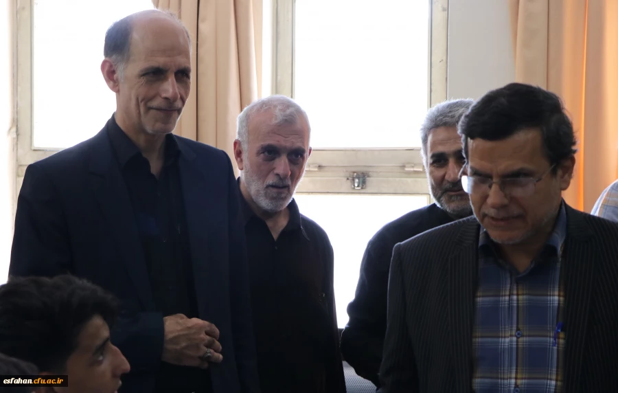 گفت وگو با دکترکجباف، ریاست دانشگاه فرهنگیان استان اصفهان در حاشیه فرآیند مصاحبه داوطلبان دانشگاه فرهنگیان استان اصفهان. 
 3