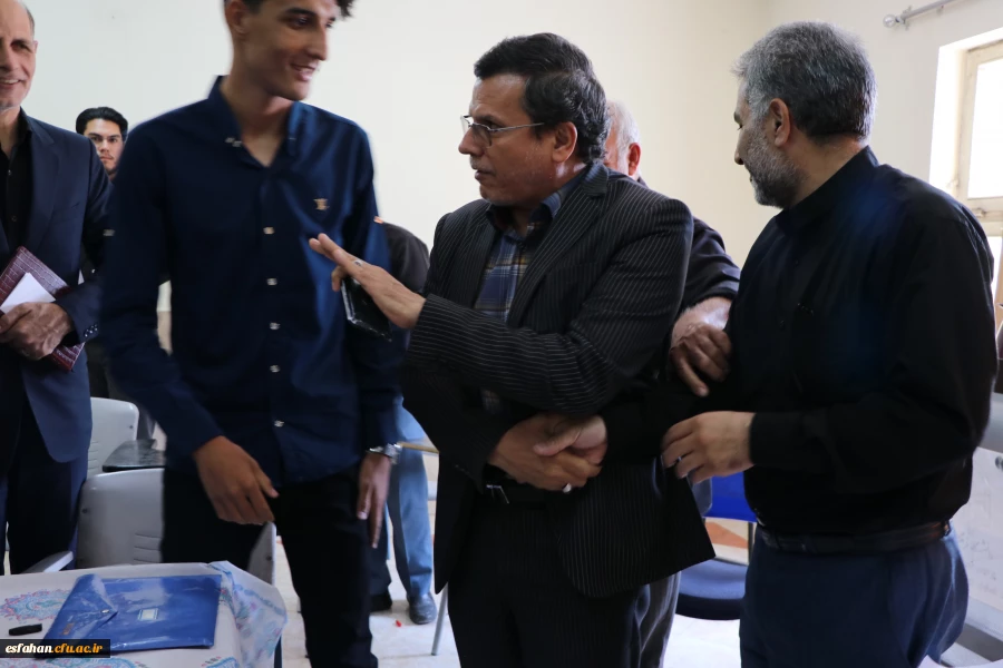 گفت وگو با دکترکجباف، ریاست دانشگاه فرهنگیان استان اصفهان در حاشیه فرآیند مصاحبه داوطلبان دانشگاه فرهنگیان استان اصفهان. 
 8