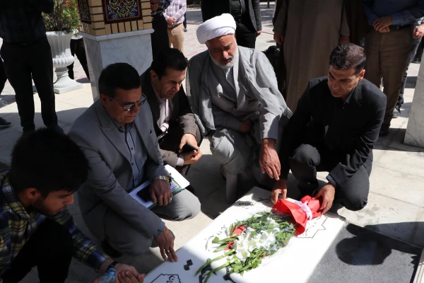 مراسم غبار روبی و عطر افشانی مزار مطهر شهدای گمنام پردیس شهید باهنر به مناسبت هفته دفاع مقدس و آغاز سال تحصیلی 2