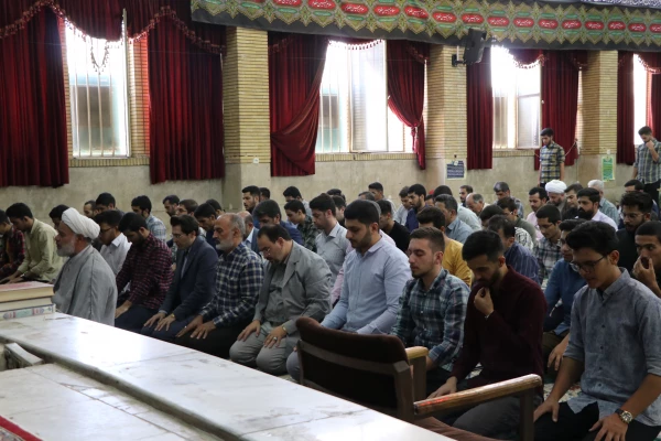 مراسم غبار روبی و عطر افشانی مزار مطهر شهدای گمنام پردیس شهید باهنر به مناسبت هفته دفاع مقدس و آغاز سال تحصیلی 3