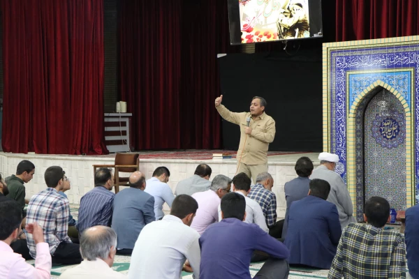 مراسم غبار روبی و عطر افشانی مزار مطهر شهدای گمنام پردیس شهید باهنر به مناسبت هفته دفاع مقدس و آغاز سال تحصیلی 7