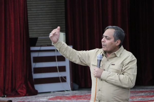 مراسم غبار روبی و عطر افشانی مزار مطهر شهدای گمنام پردیس شهید باهنر به مناسبت هفته دفاع مقدس و آغاز سال تحصیلی 9