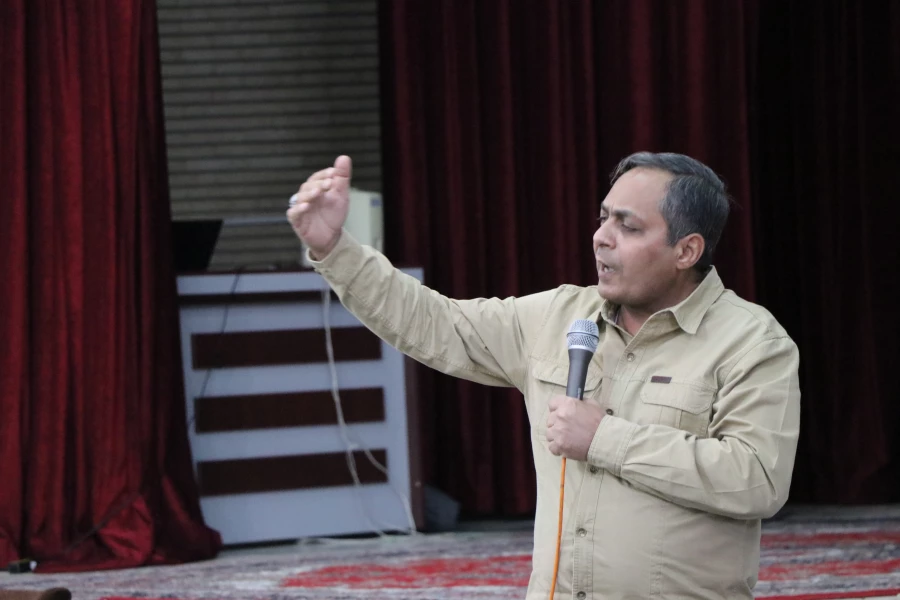 مراسم غبار روبی و عطر افشانی مزار مطهر شهدای گمنام پردیس شهید باهنر به مناسبت هفته دفاع مقدس و آغاز سال تحصیلی 9