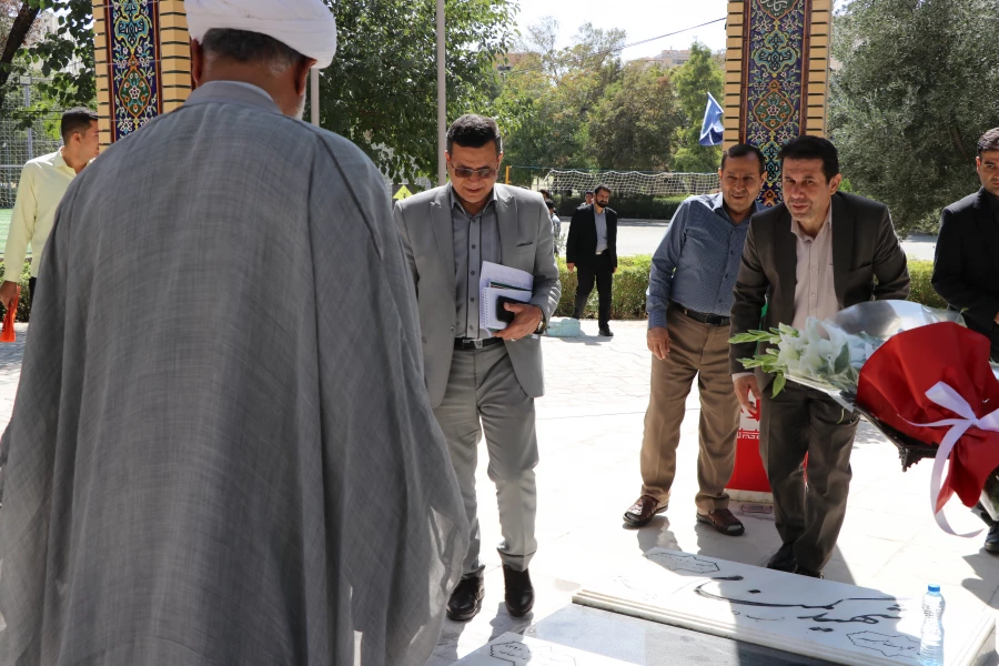 مراسم غبار روبی و عطر افشانی مزار مطهر شهدای گمنام پردیس شهید باهنر به مناسبت هفته دفاع مقدس و آغاز سال تحصیلی 14