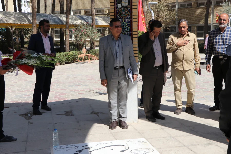 مراسم غبار روبی و عطر افشانی مزار مطهر شهدای گمنام پردیس شهید باهنر به مناسبت هفته دفاع مقدس و آغاز سال تحصیلی 15