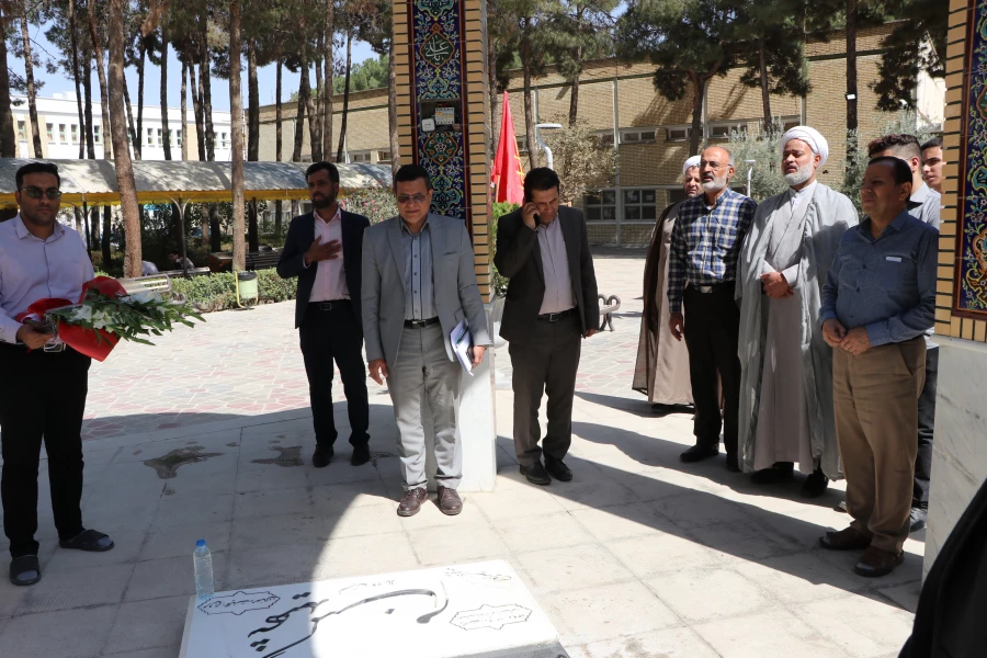 مراسم غبار روبی و عطر افشانی مزار مطهر شهدای گمنام پردیس شهید باهنر به مناسبت هفته دفاع مقدس و آغاز سال تحصیلی 16